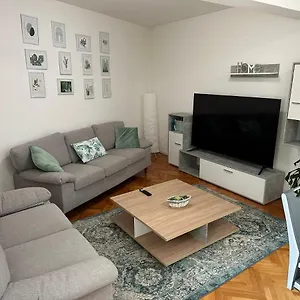 Apartment Arena With 3 Bedrooms In The Center, Pula